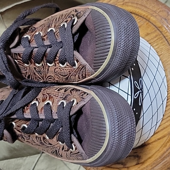 EUC- RARE Ball-Band Embossed Canvas Unisex Sneaker - Picture 5 of 8